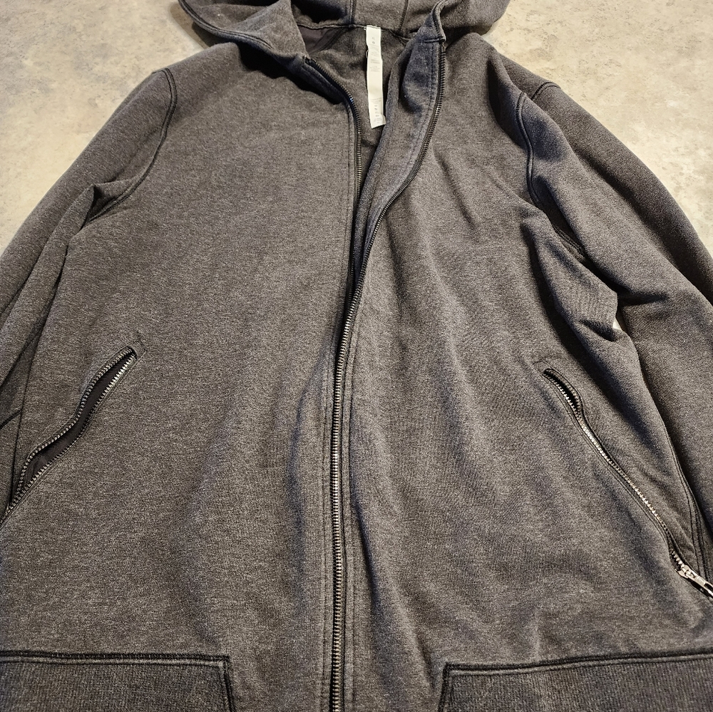 Lululemon Men's zip up hoodie in XL Excellent Used Condition